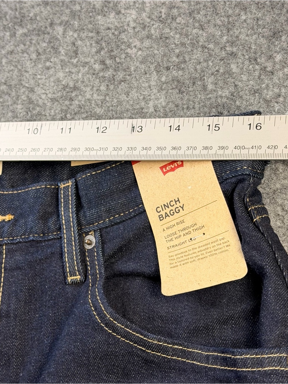 Levi’s Women's Dark Wash Cinch Baggy Jeans size 31x31 - Picture 4 of 12